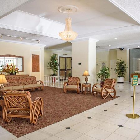 Renovated Bright & Spacious Royal Kuhio Studio Condo ホノルル エクステリア 写真