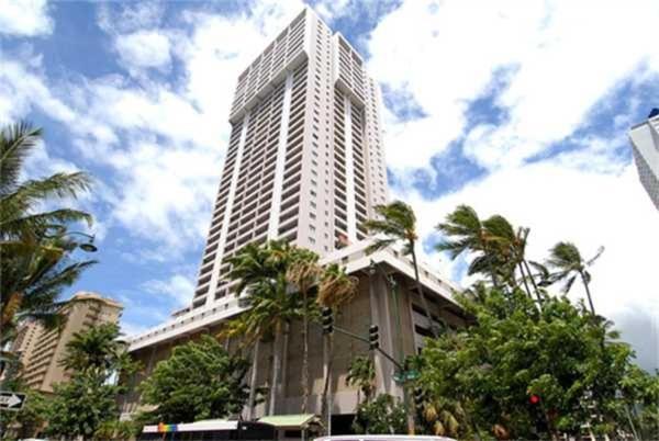 Renovated Bright & Spacious Royal Kuhio Studio Condo ホノルル エクステリア 写真